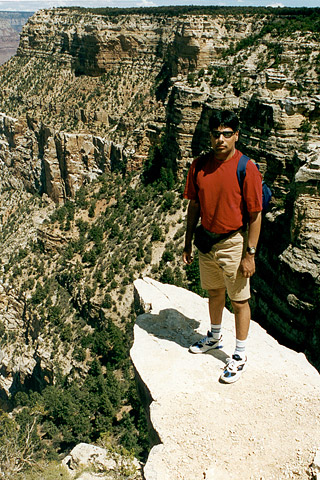 canyon_edge.jpg - Grand Canyon - Arizona - USA - August 1997