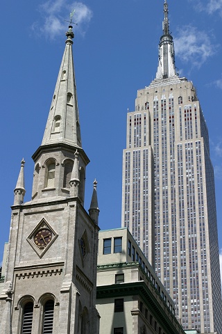empire_2.jpg - Marble Church and Empire State Building - NEW YORK - August 2004