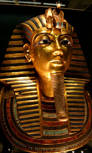 tutankhamun_mask.jpg - Mask of Tutenkhamun - Egyptian MuseumCAIRO - Egypt - March 2004