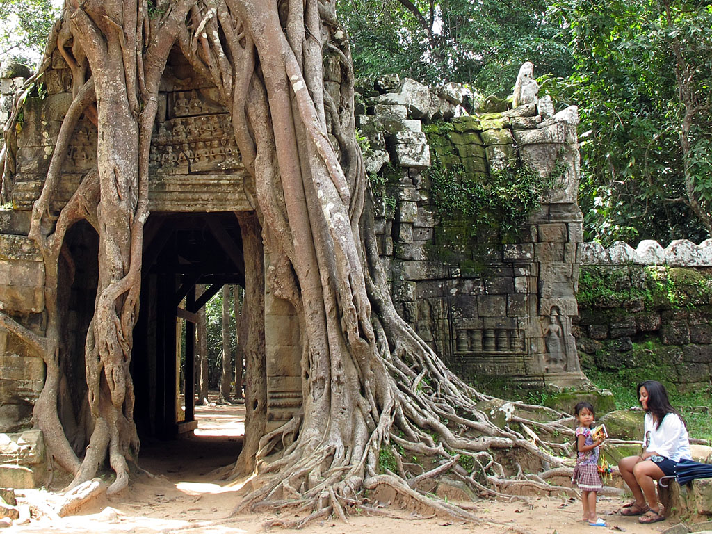 111021_IMG_3054.jpg - Angkor, Siem Reap, CAMBODIA - October 2011