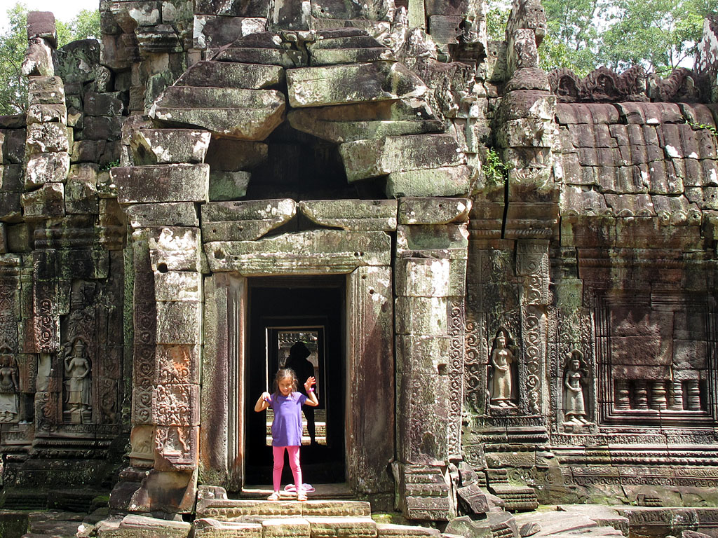 111022_IMG_3040.jpg - Angkor, Siem Reap, CAMBODIA - October 2011