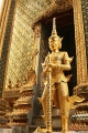 wat_phra_kaew_tall_statue