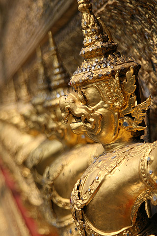 wat_phra_kaew_statues.jpg - Wat Phra Kaew (Grand Palace) - Bangkok - Thailand - November 2006
