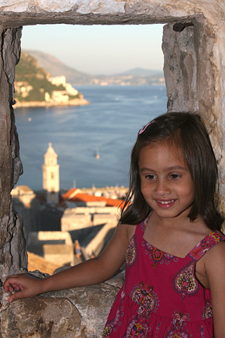 090714_dubrovnik_wall_maya.jpg - Dubrovnik - Croatia - July 2009