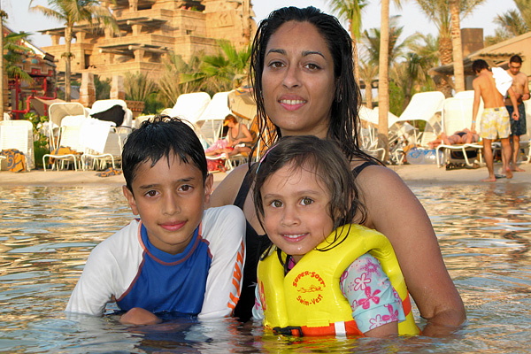 081029_maya_arun_reema_palm.jpg - Palm Atlantis - Dubai - UAE - October 2008