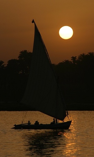 sunset_nile.jpg - Sunset on Nile - Luxor - Egypt - March 2004