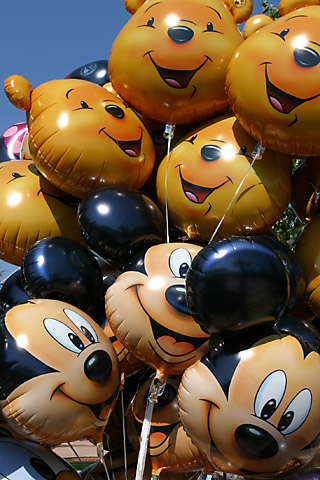 balloons.jpg - Disneyland - Paris - FRANCE - August 2005