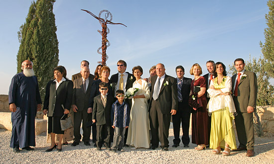 mount_nebo_family.jpg - The Wedding Family plus Arun - Mount Nebo - Jordan - November 2005