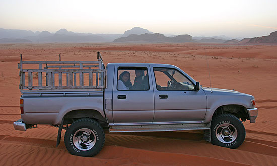 wadi_rum_4x4.jpg - Wadi Rum Desert - Jordan - November 2005