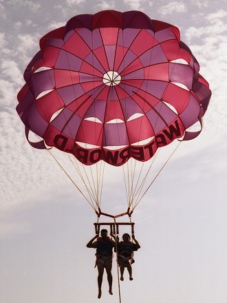 parasailing.jpg