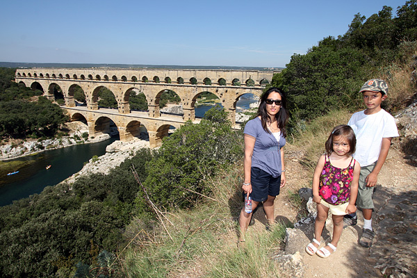 080828_pont_du_gard_trail.jpg - Pont du Gard - France - August 2008