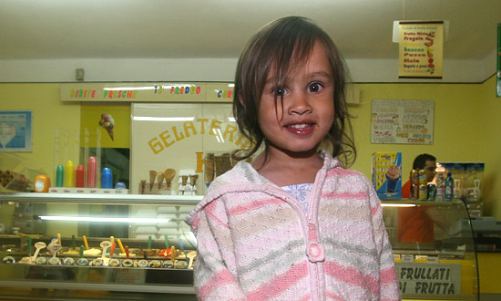 gelataria.jpg - Gelateria - Alghero - Sardinia (Italy) - May 2007