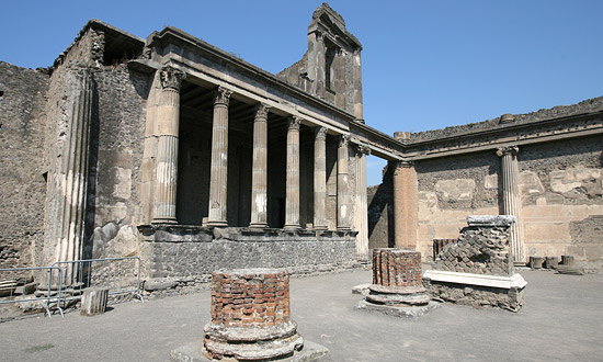 pompeii_basilica.jpg - Basilica - Pompeii - Italy - July 2006