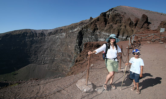 vesuvius_arun_reema.jpg - Mount Vesuvius - Italy - July 2006