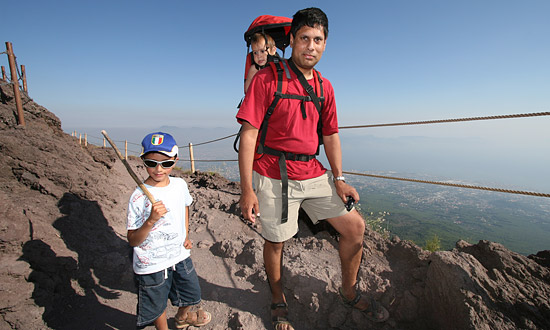 vesuvius_maya_arun_raja.jpg - Mount Vesuvius - Italy - July 2006