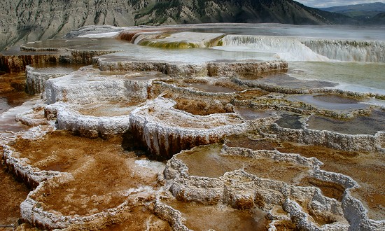 mammoth_hot_springs.jpg - Mammoth Hot Springs - Yellowstone National ParkUSA - June 2003