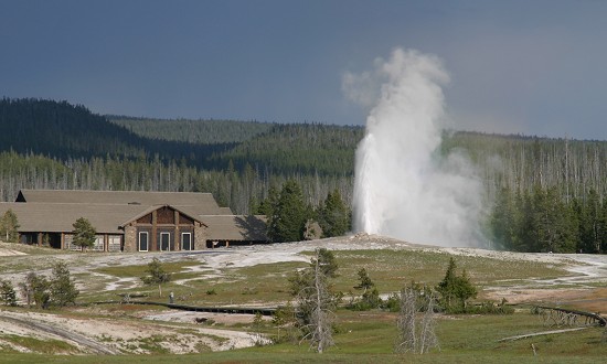 old_faithful.jpg - 'Old Faithful' Geyser - Yellowstone National ParkUSA - June 2003